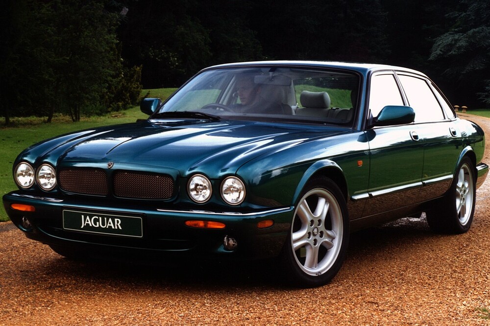 Jaguar XJR II X300 (1994-1997) седан