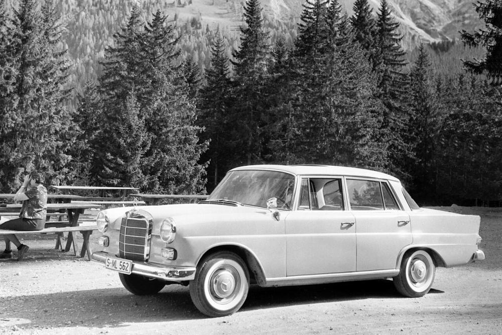 Mercedes-Benz W110 First Series (1961-1965) Седан