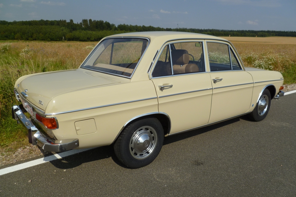 Audi F103 60 (1968-1972) седан