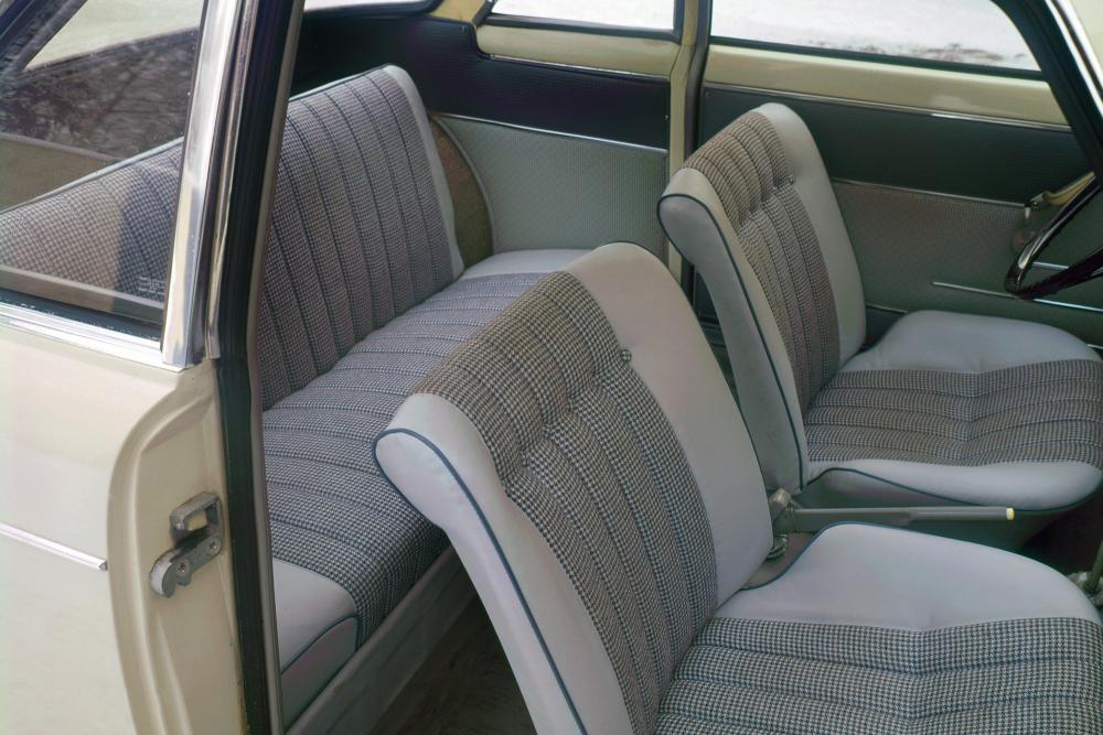 BMW 700 1 поколение (1959-1965) Купе интерьер 