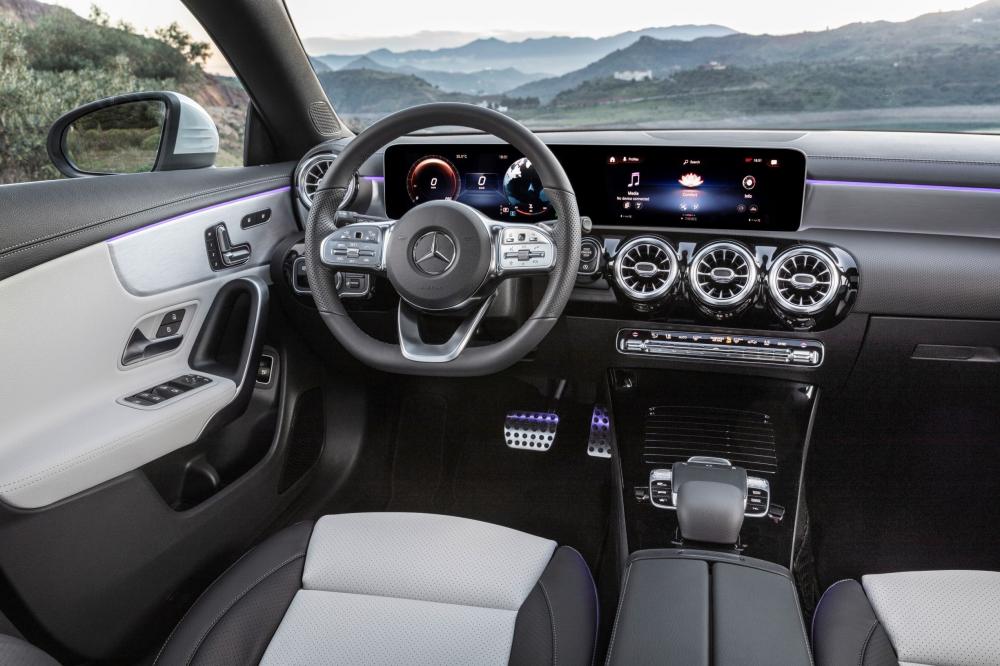 Mercedes-Benz CLA-Класс C118 (2019) Универсал интерьер