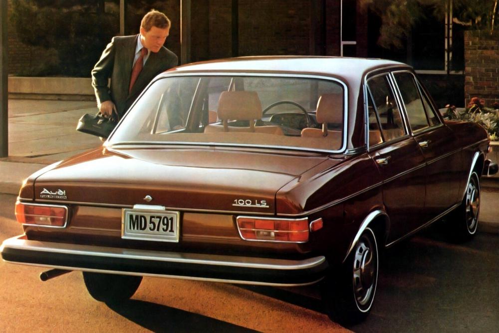 Audi 100 С1 [рестайлинг] (1973-1976) Седан