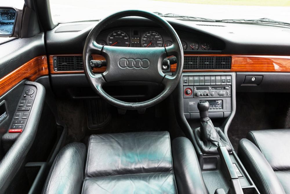 Audi 200 44/44Q (1983-1991) Универсал интерьер 