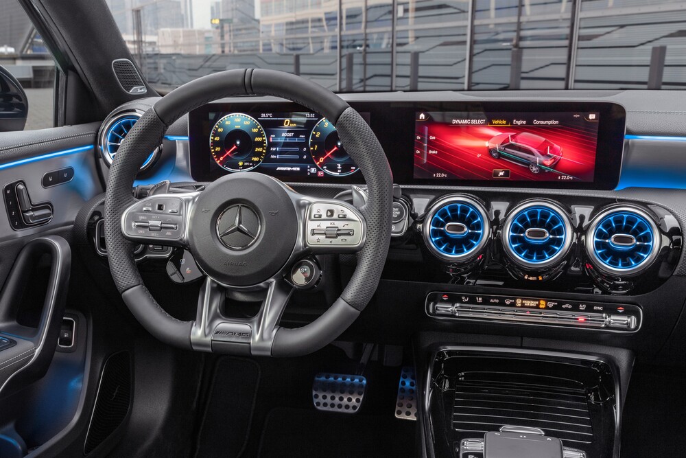 Mercedes-Benz A-klasse AMG V177 (2019) Седан интерьер 