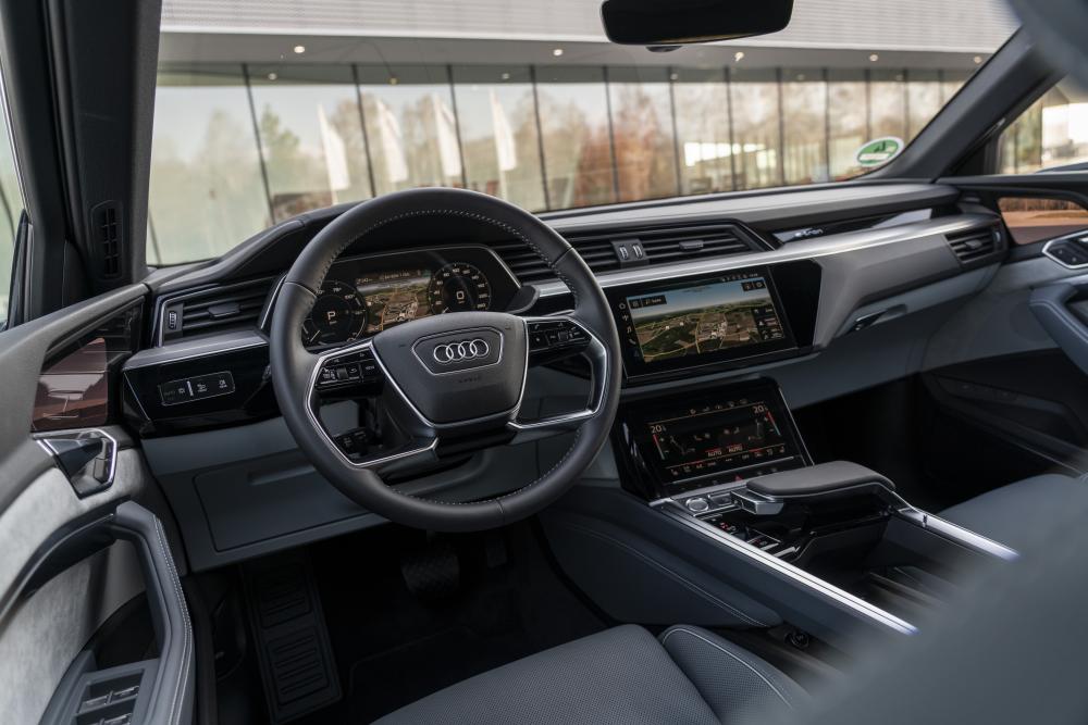 Audi e-tron Sportback 1 поколение (2019) кроссовер интерьер 