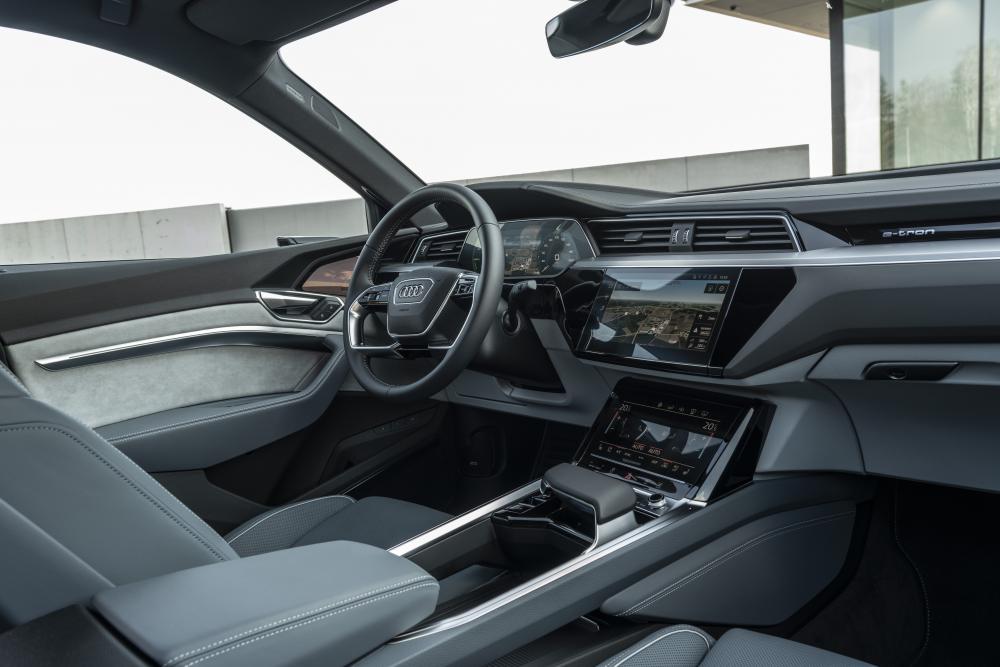 Audi e-tron Sportback 1 поколение (2019) кроссовер интерьер 