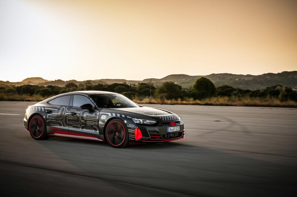 Электрический седан Audi e-tron GT