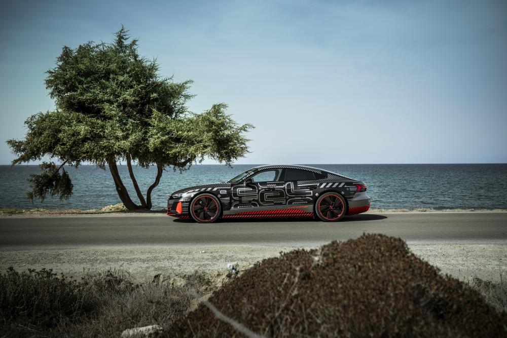Электрический седан Audi e-tron GT