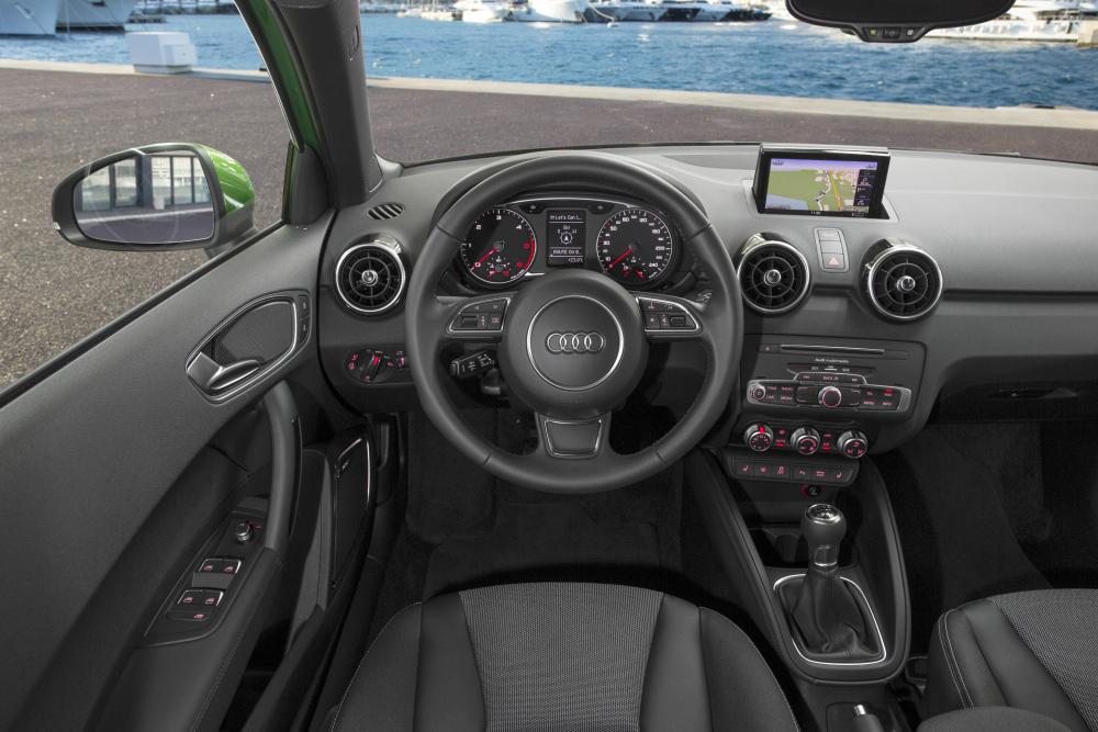 Audi A1 1 поколение 8X [рестайлинг] (2014-2018) Sportback интерьер 