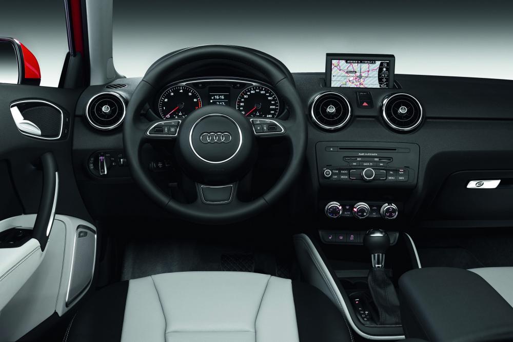 Audi A1 1 поколение 8X (2010-2014) Хетчбэк 3-дв. интерьер 