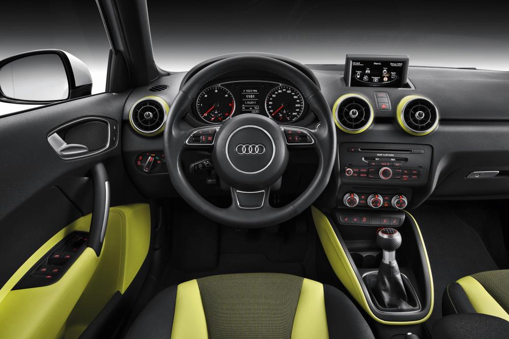 Audi A1 1 поколение 8X (2012-2014) Sportback интерьер 