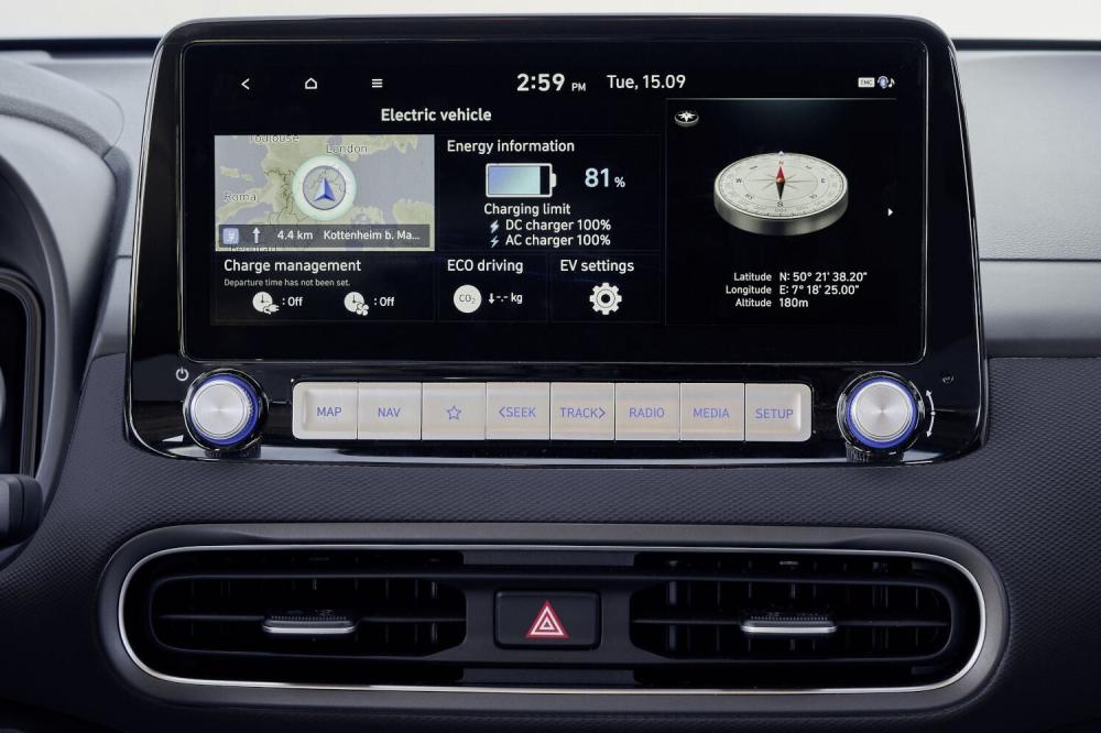 Кроссовер Hyundai Kona Electric мультимедиа