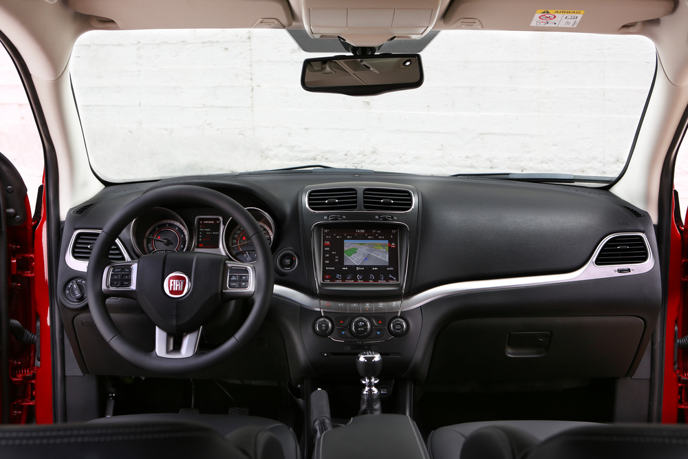 Fiat Freemont 1 поколение (2011-2016) Кроссовер интерьер 