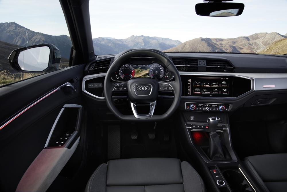 Audi Q3 2 поколение F3 интерьер 