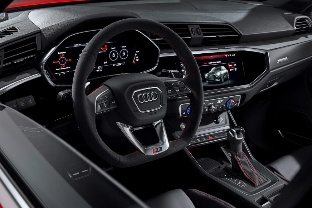 Audi RS Q3 2 поколение F3 интерьер