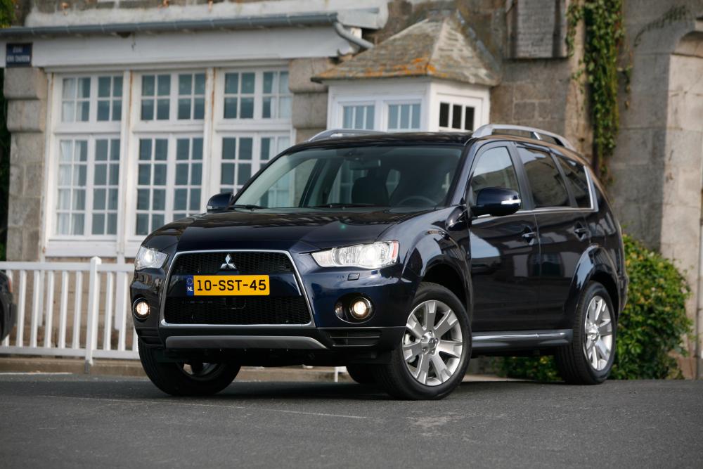 Mitsubishi Outlander 2 поколение рестайлинг