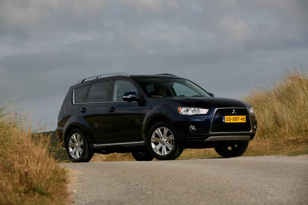 Mitsubishi Outlander 2 поколение рестайлинг