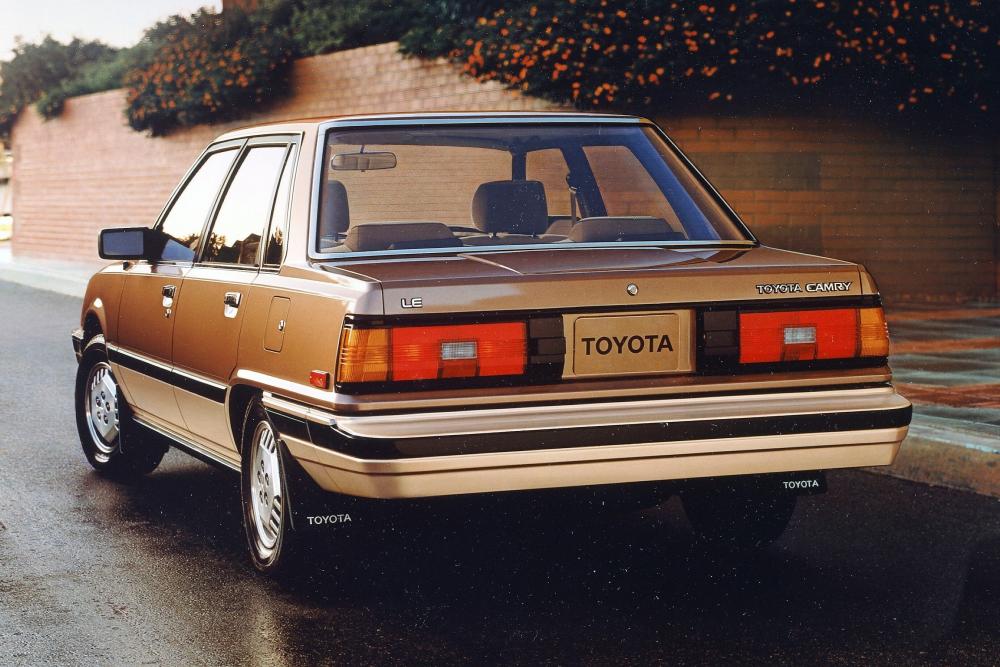 Toyota Camry V10 (1 поколение) (1982-1984) Седан