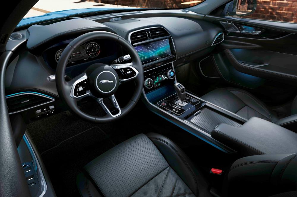 Jaguar XE 1 поколение рестайлинг интерьер