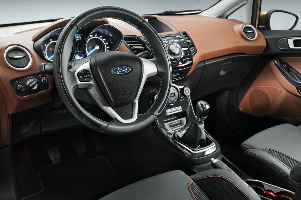 Ford Fiesta 6 поколение рестайлинг Хетчбэк 3-дв. интерьер
