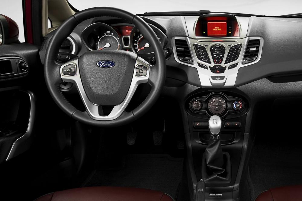 Ford Fiesta 6 поколение Хетчбэк 3-дв. интерьер