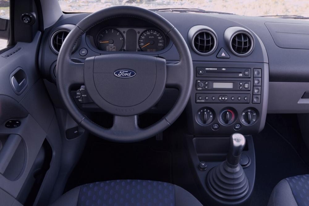 Ford Fiesta 5 поколение Хетчбэк 3-дв. интерьер