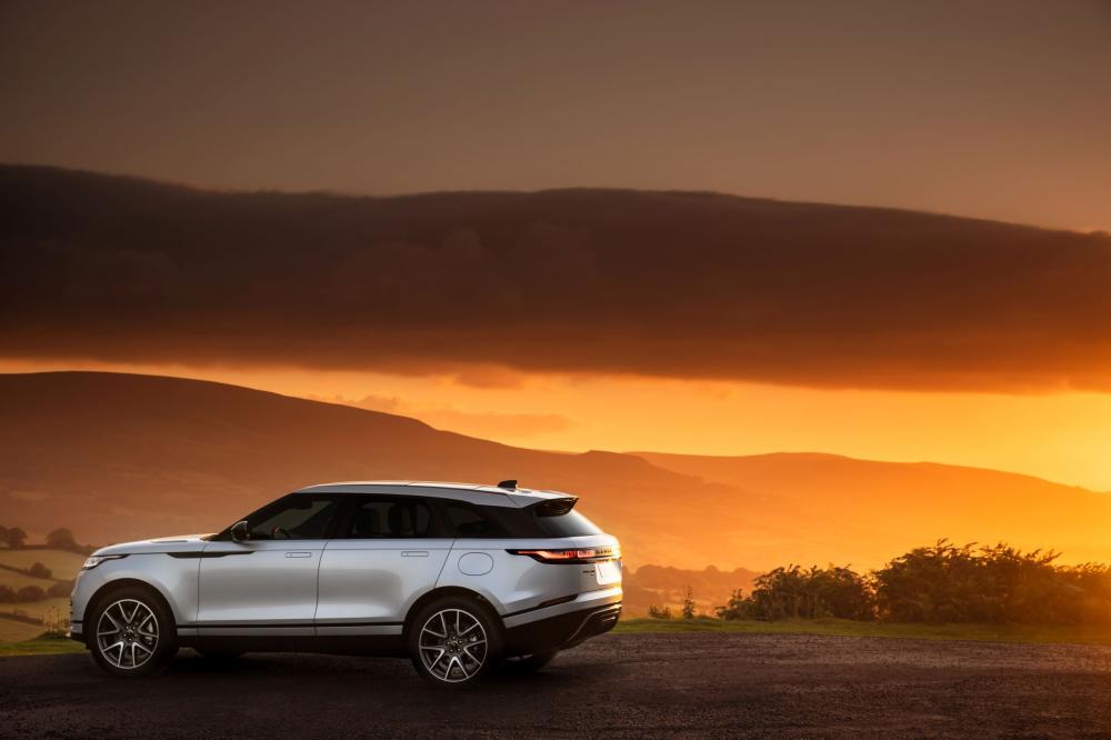 Кроссовер Range Rover Velar 2021 модельного года