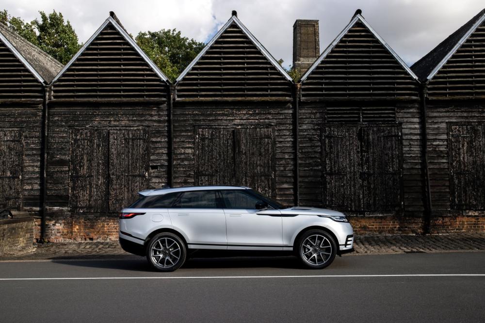 Кроссовер Range Rover Velar 2021 модельного года