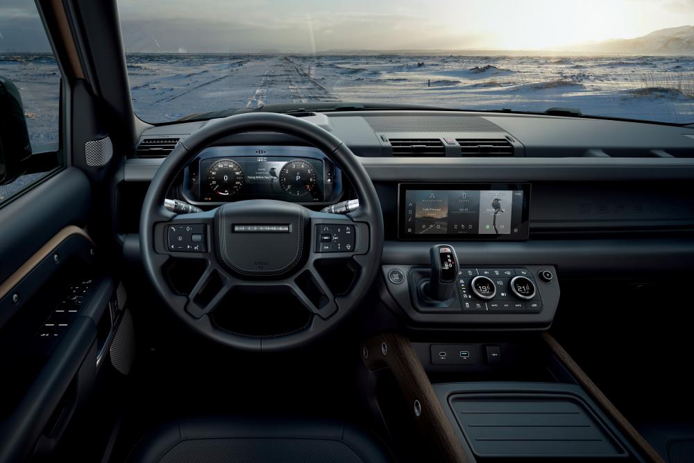 Land Rover Defender 90 с трехдверным кузовом интерьер 