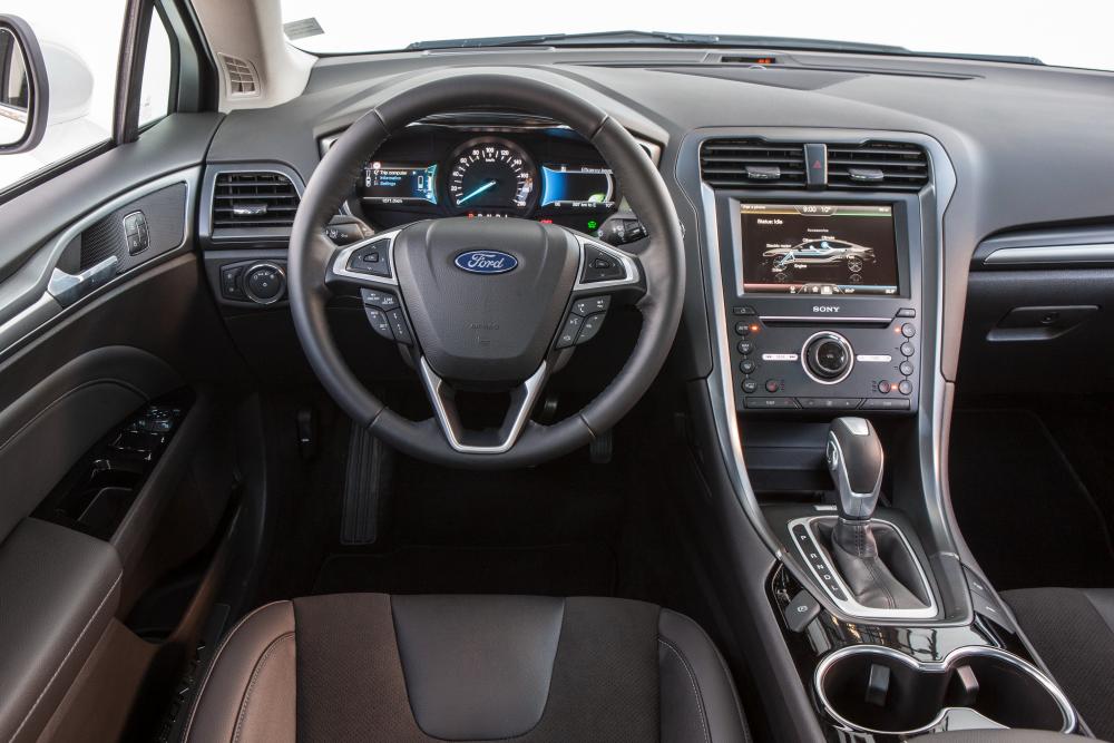 Ford Mondeo 5 поколение Седан интерьер 