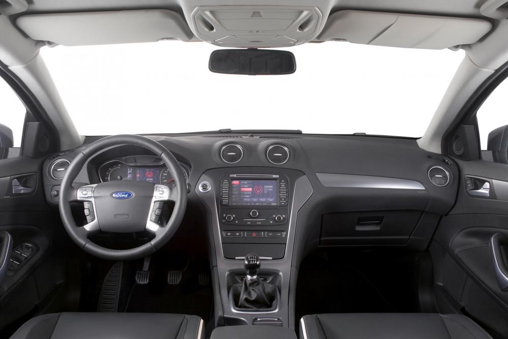 Ford Mondeo 4 поколение рестайлинг Седан интерьер