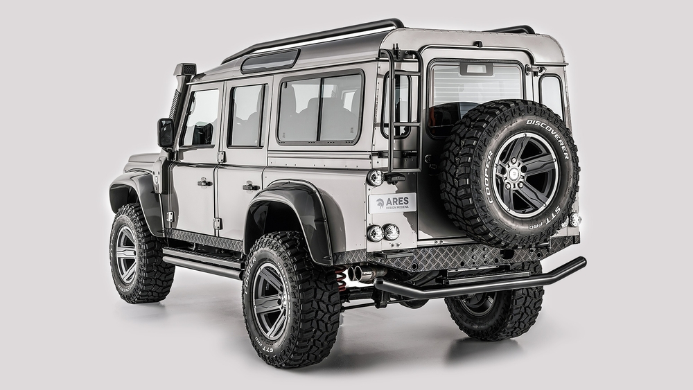 классический Land Rover Defender с тюнингом итальянского ателье Ares Design