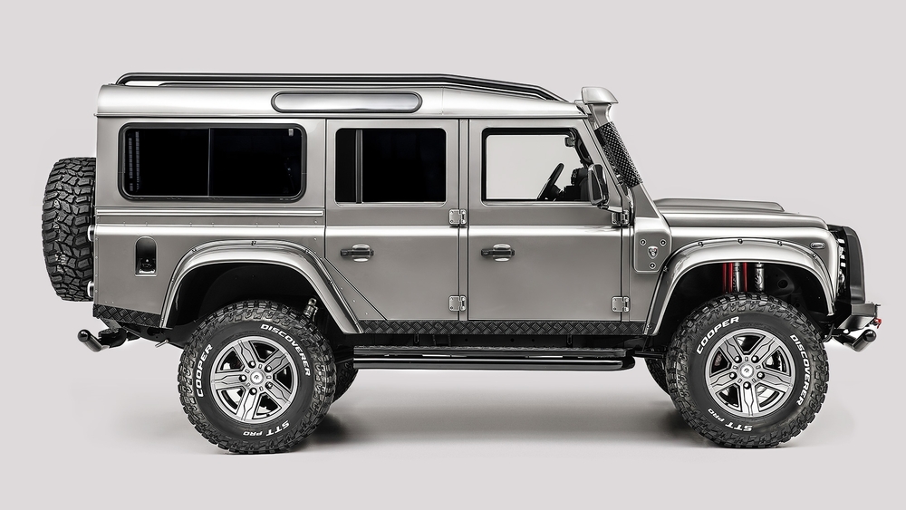 классический Land Rover Defender с тюнингом итальянского ателье Ares Design