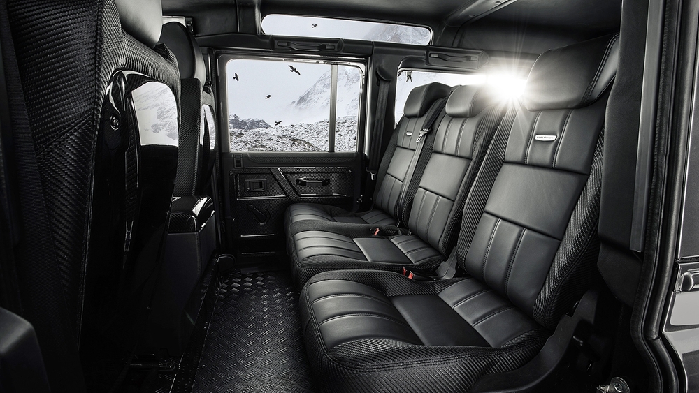 классический Land Rover Defender с тюнингом итальянского ателье Ares Design