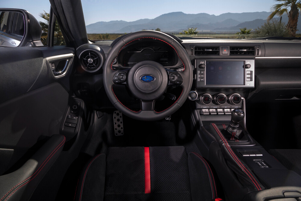 Subaru BRZ 2 поколение (2021) Купе интерьер 