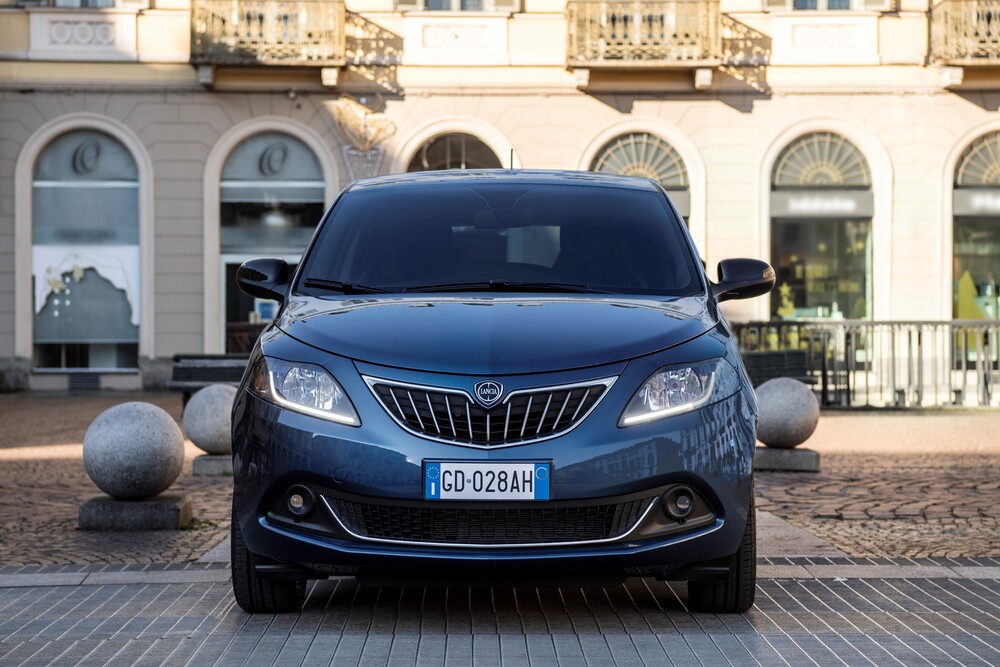 Миникар Lancia Ypsilon