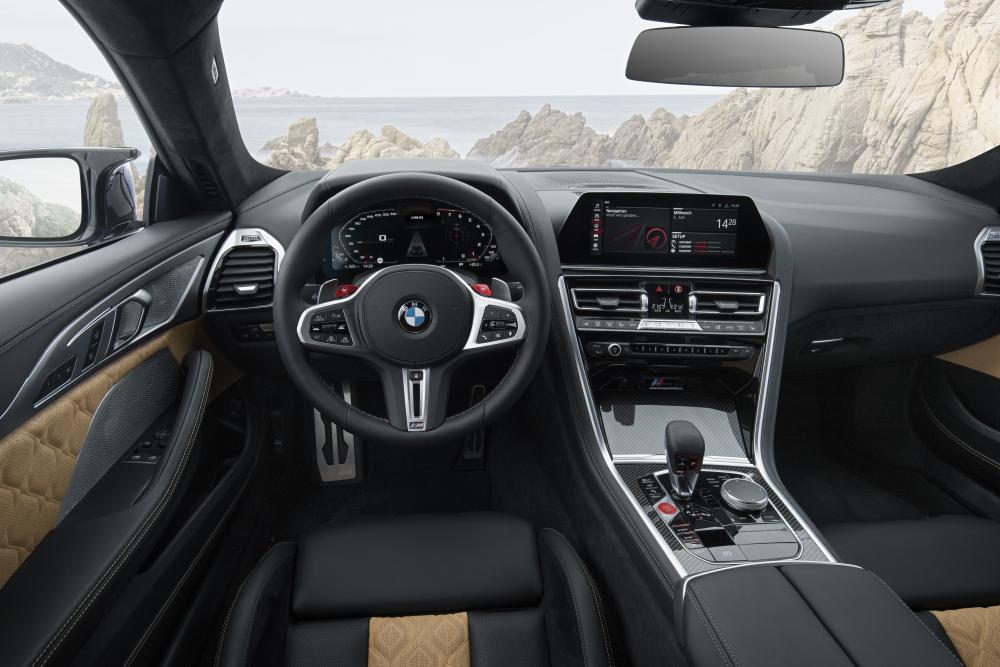BMW M8 купе 1 поколение F92 (2019) интерьер 