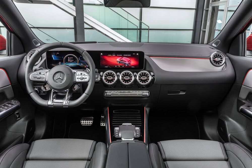 Mercedes-AMG GLA 2 поколение H247 (2020) Внедорожник 5 дв. интерьер 