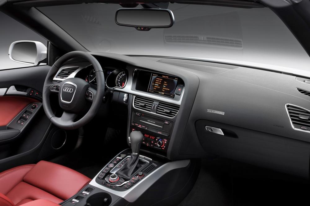 Audi A5 1 поколение 8T (2009-2011) Кабриолет интерьер 