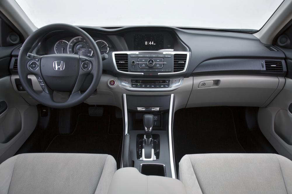 Honda Accord 9 поколение (2012-2016) Седан интерьер 