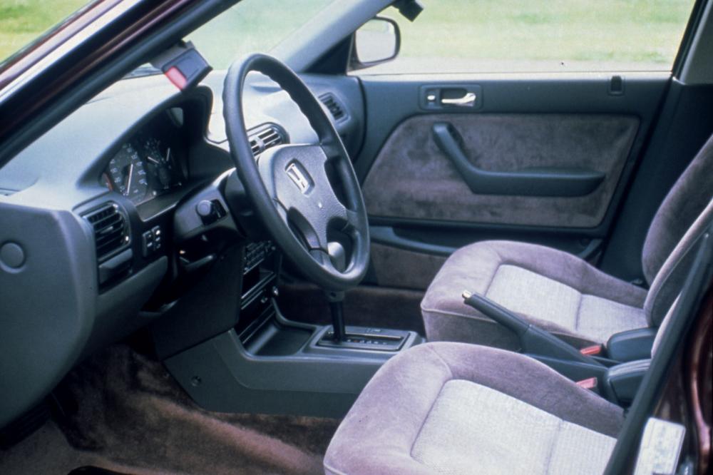 Honda Accord 4 поколение (1989-1994) Купе интерьер 