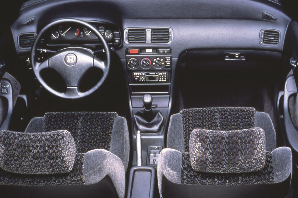 Honda Accord 5 поколение (1993-1996) Седан интерьер 