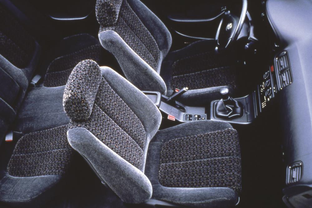 Honda Accord 5 поколение (1993-1996) Седан интерьер