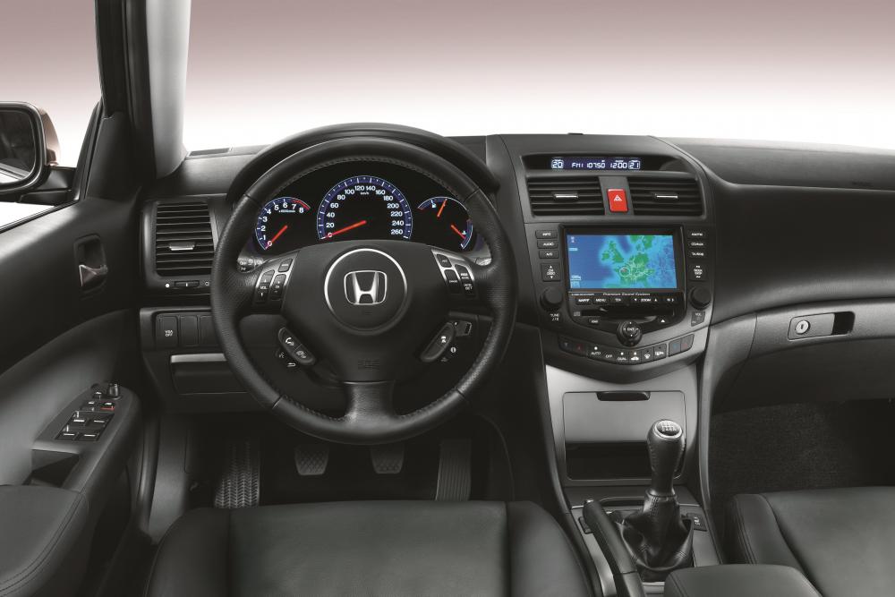 Honda Accord 7 поколение рестайлинг Седан 4-дв. интерьер 