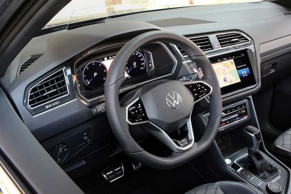 Volkswagen Tiguan 2 поколение [рестайлинг] (2020) интерьер 