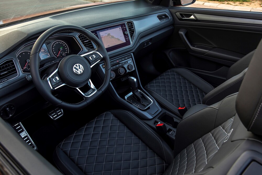 Volkswagen T-Roc 1 поколение (2020) кабриолет интерьер 