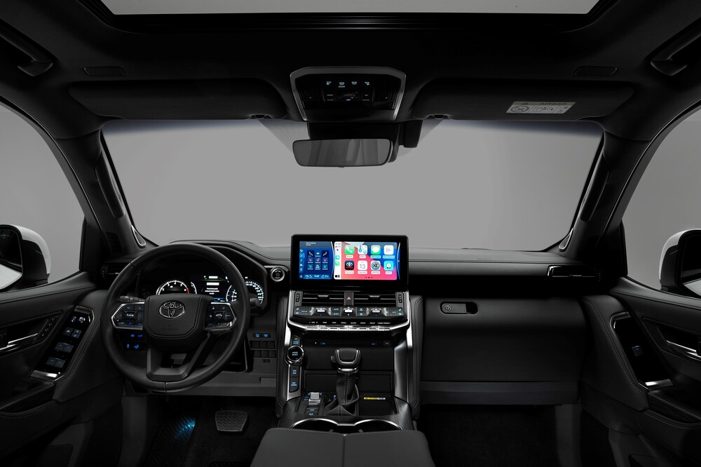 Toyota Land Cruiser J300 (2021) внедорожник интерьер 