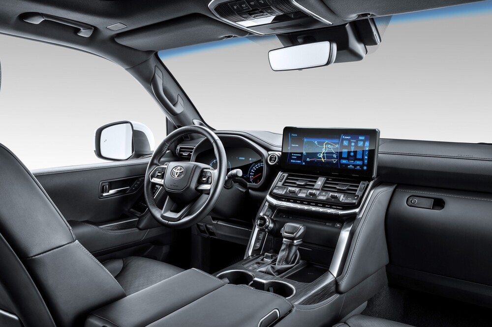 Toyota Land Cruiser J300 (2021) внедорожник интерьер 