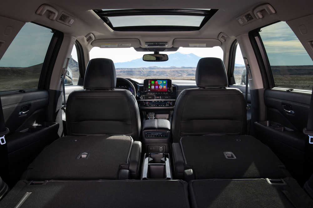 Nissan Pathfinder 5 поколение R53 (2021) внедорожник интерьер 