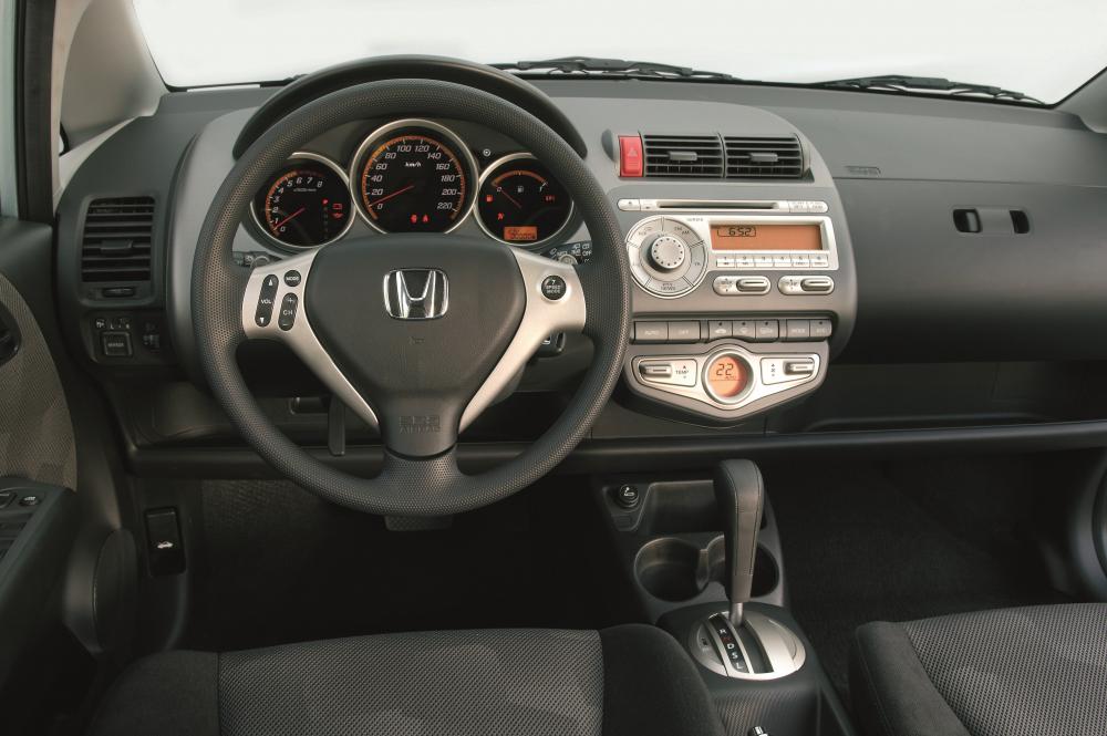 Honda Jazz 1 поколение рестайлинг Хетчбэк интерьер